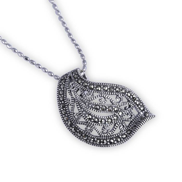 Intricate Leafy Elegance Pendant Set : PS36