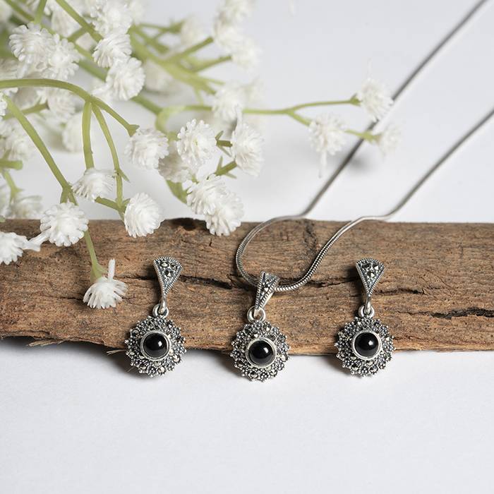 Ornate Eclipse Pendnat Set