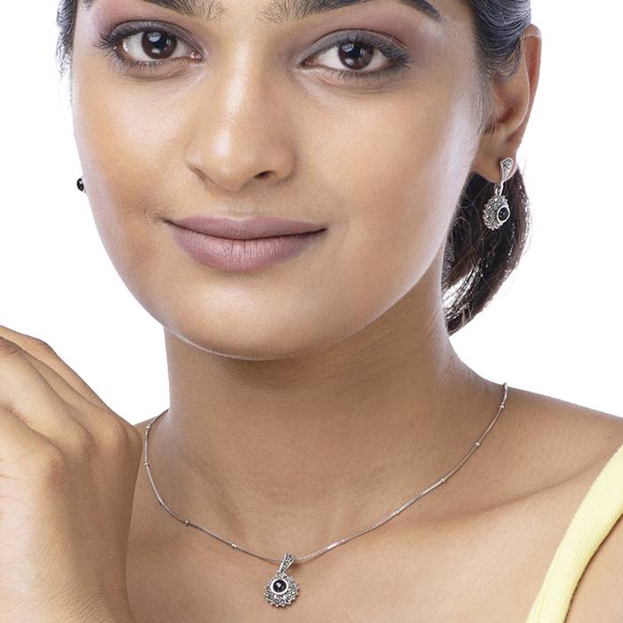 Ornate Eclipse Pendnat Set
