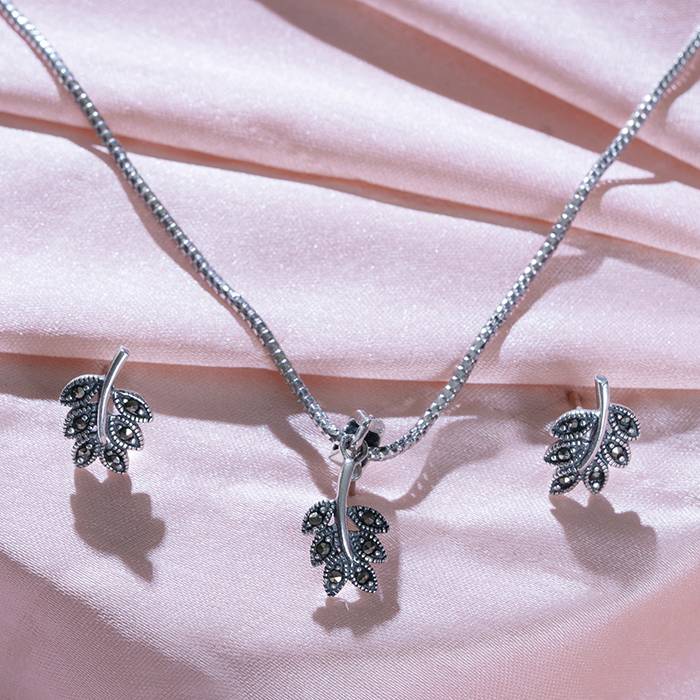 Enchanted Leafy Branch Pendant Set