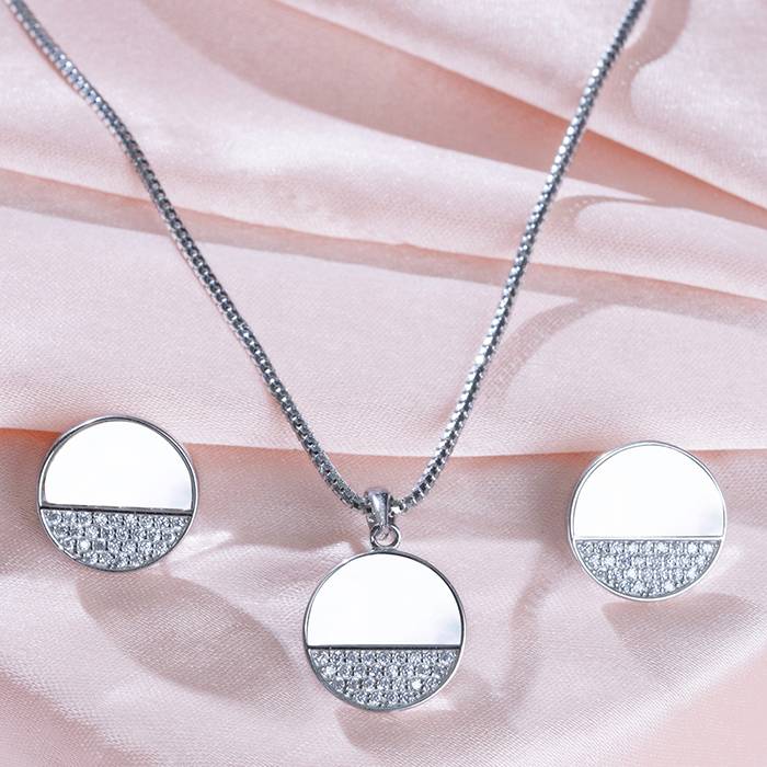 Ivory Elegance Circle Pendant Set