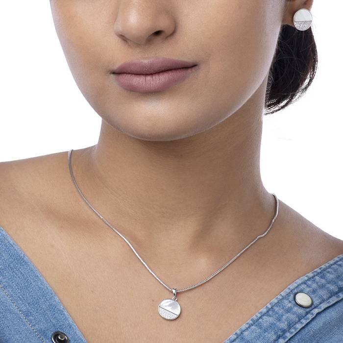 Ivory Elegance Circle Pendant Set