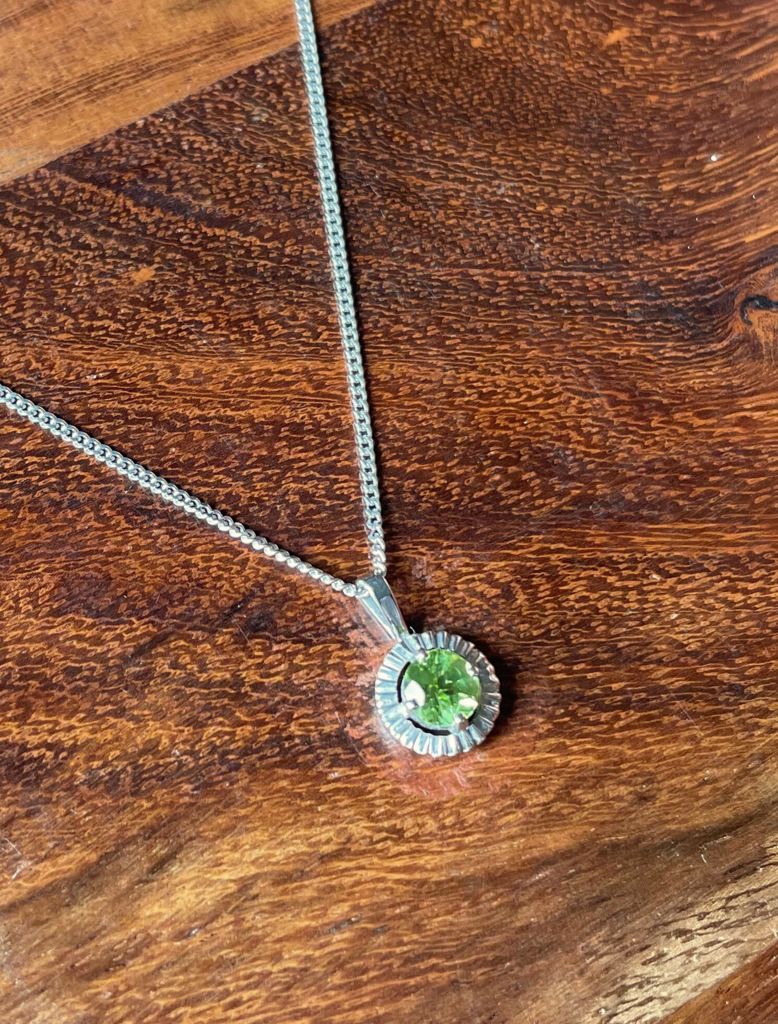 The Pendant Of Friendship - Natural Peridot Pendant : GSP-Per