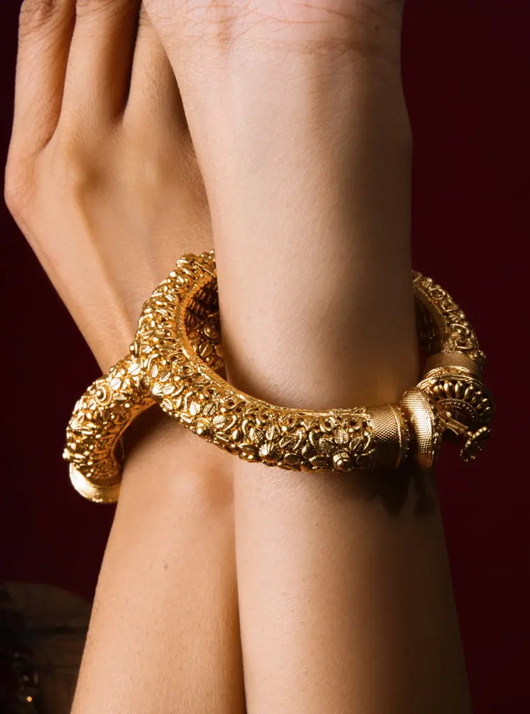 Fida Golden Toned Bangle Pair : PES42175