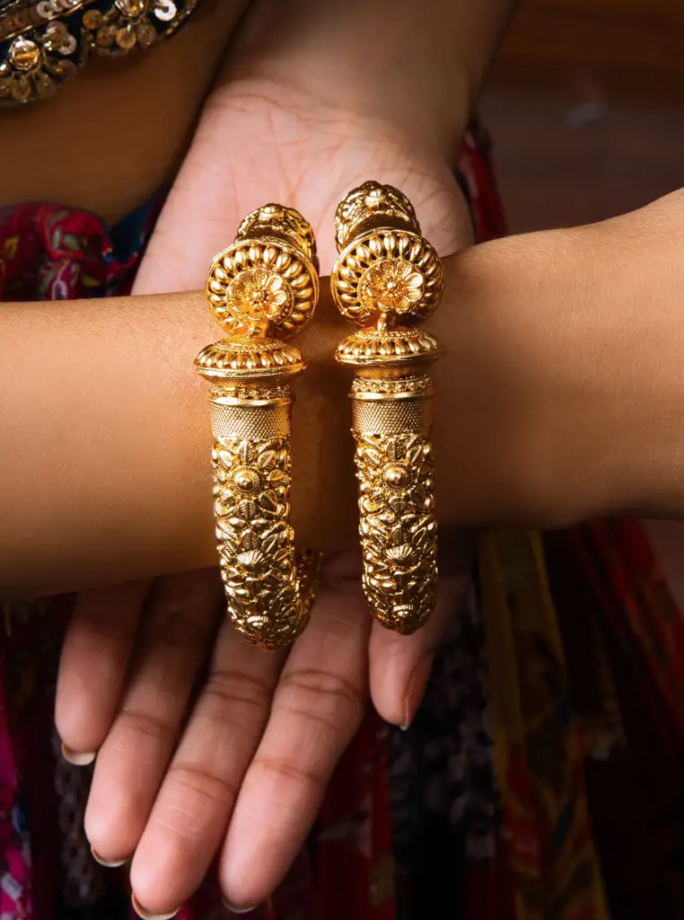 Fida Golden Toned Bangle Pair : PES42175