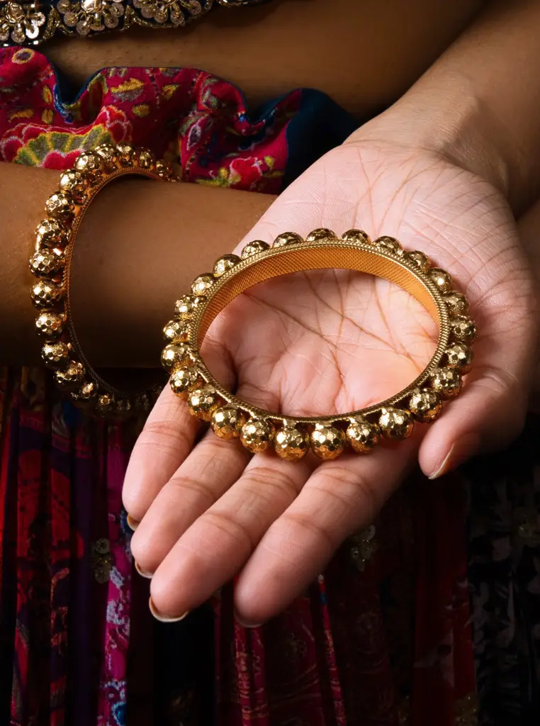 Gold-Plated Polka Dot Bangles : NAJ52099