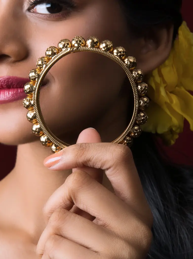 Gold-Plated Polka Dot Bangles : NAJ52099