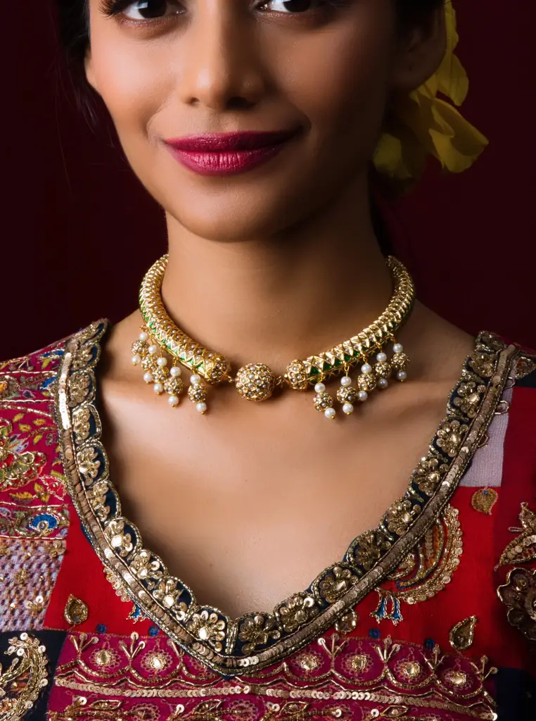 Opulent White Jadau Hasli Choker Necklace : 2NEC041H