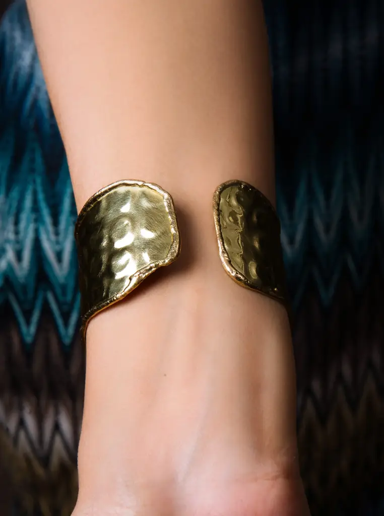 Opulent Semi-Precious Stones Adjustable Cuff (Turquoise & White) : SKQJ065