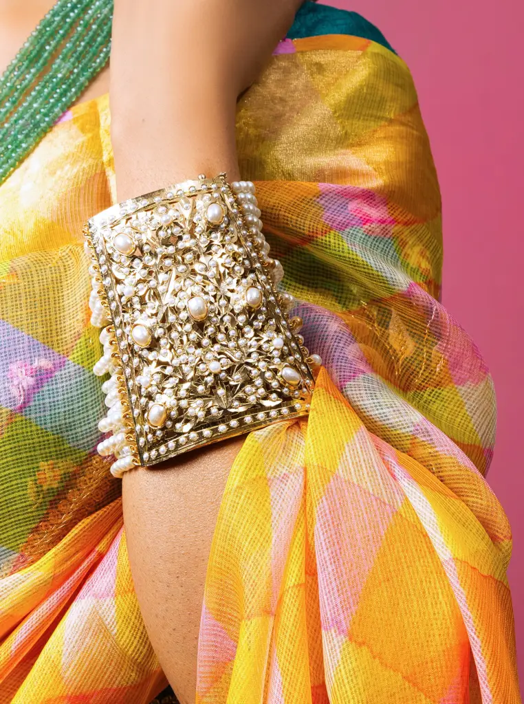 Regal Bridal White Jadau Hand Jewellery : BNG011B
