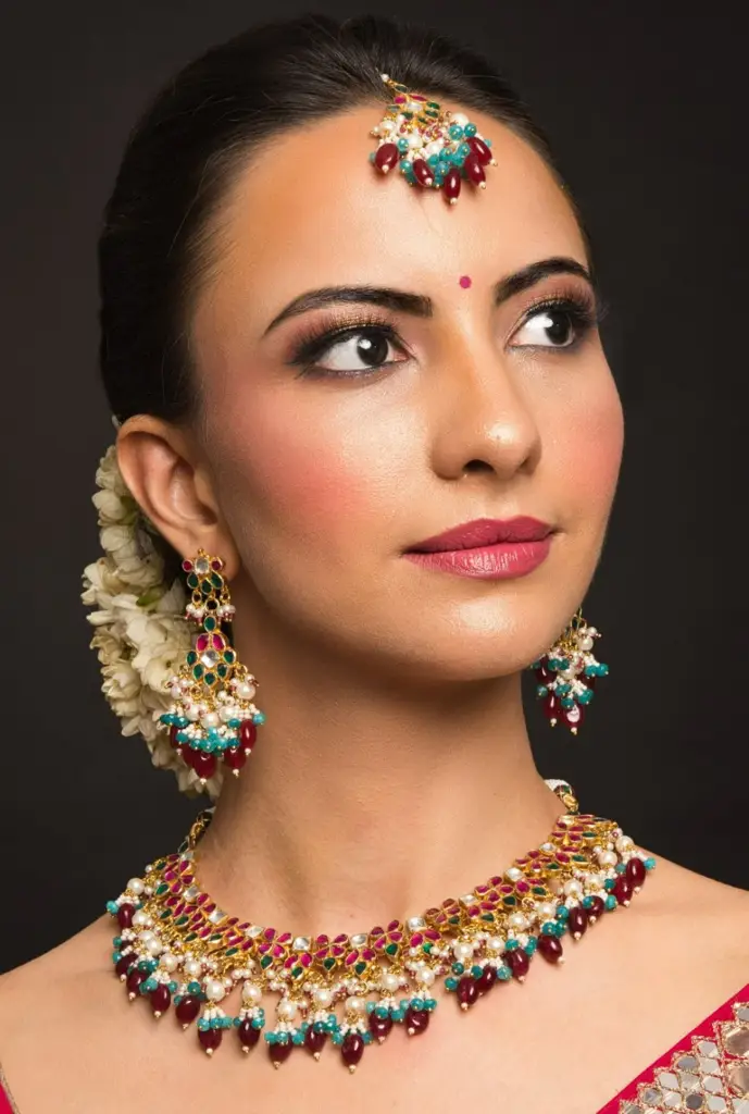 Anika Navratan Kundan Choker Set With Earrings & Mangtikka : QJSEP113