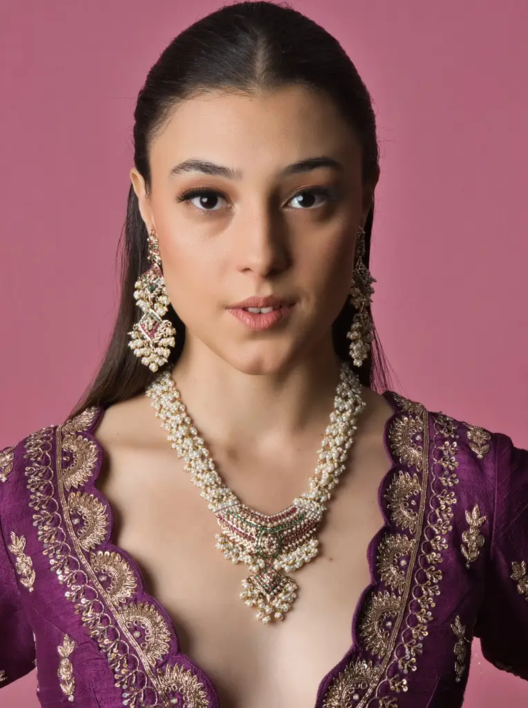 Radiant White Jadau Tanmaniya Set With Earrings : RMQJ0048