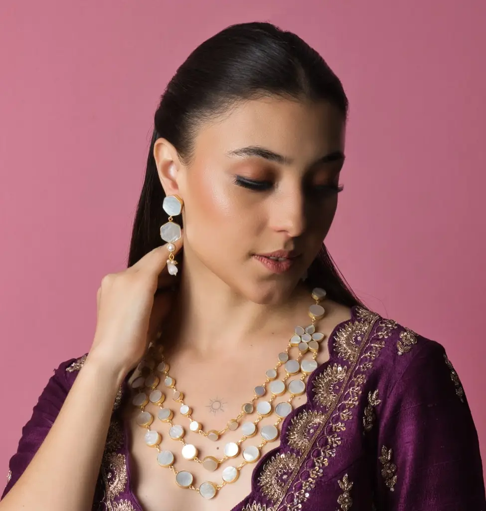Samantha Elegant Shell Pearl Party Wear Set - With Earrings : RMQJ0049