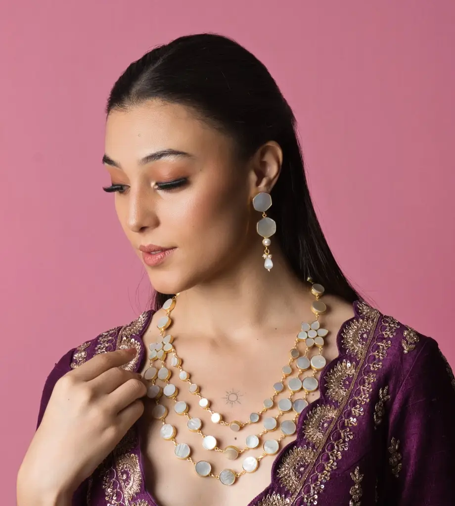 Samantha Elegant Shell Pearl Party Wear Set - With Earrings : RMQJ0049