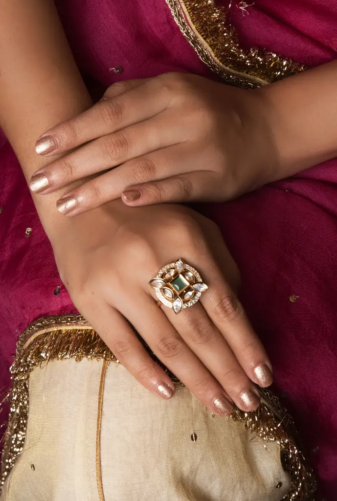 Sharmila Emerald Toned Kundan Ring : RMQJ0064