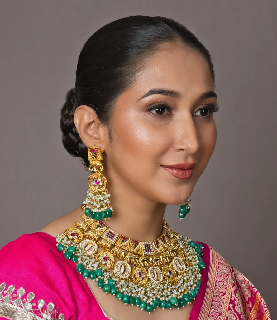 Opulent Temple Bridal Choker Set With Elegant Earrings : RMQJ0089