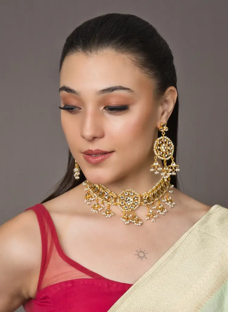 Elegant Golden Kundan Choker Set - With Earrings : RMQJ0105