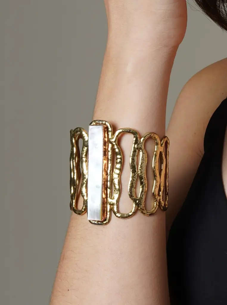 Stylish Broad Shell Pearl Handcuff - Openable : QJSEP32