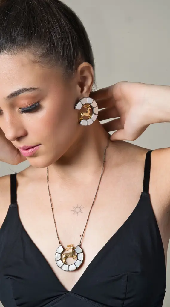 Shell Pearl Majestic Deer Pendant And Earring Set : SKQJ181