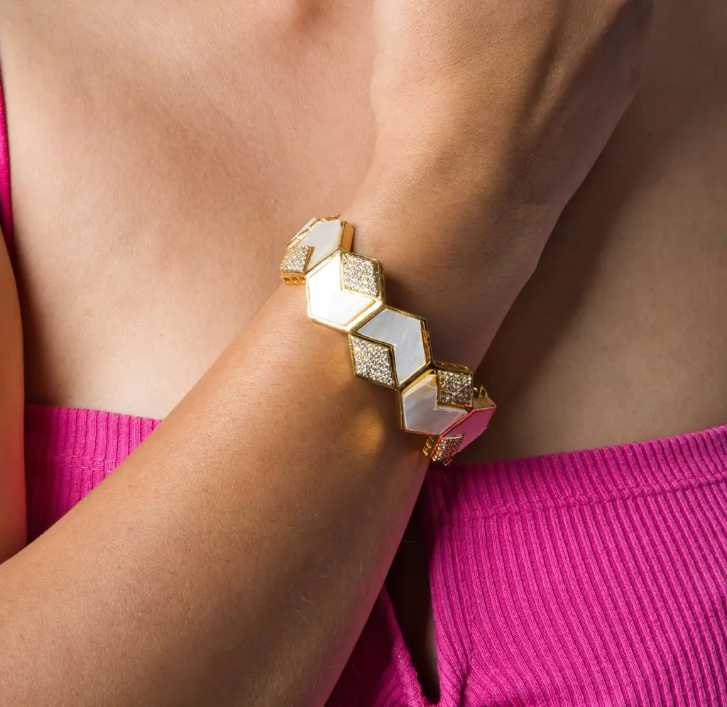 Hexagonal Shell Pearl Bangle - Openable : SKQJ200