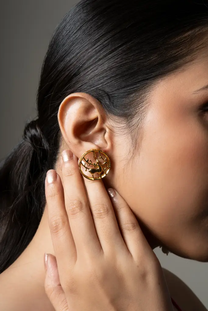 Round Deer Motif Stud Earrings : QJOCT04
