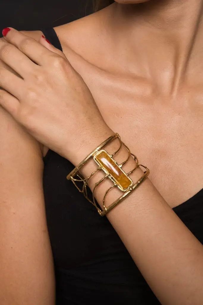 Chic Broad Single Stone Bracelet : QJSEP184