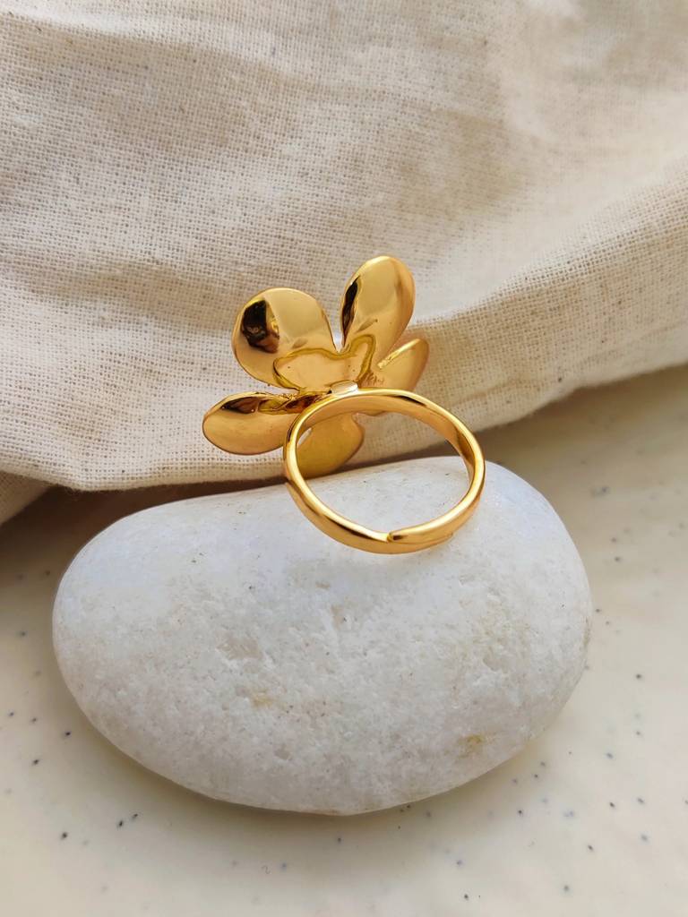 Pearly Blossom Ring : MOK-R-171