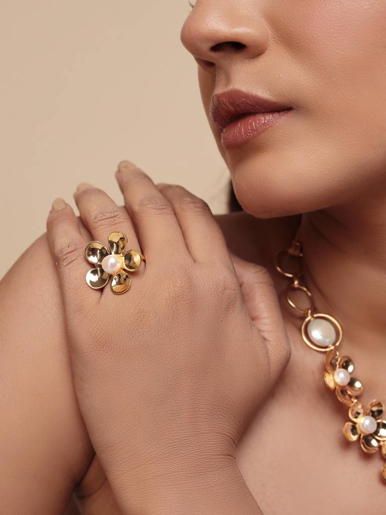 Pearly Blossom Ring : MOK-R-171