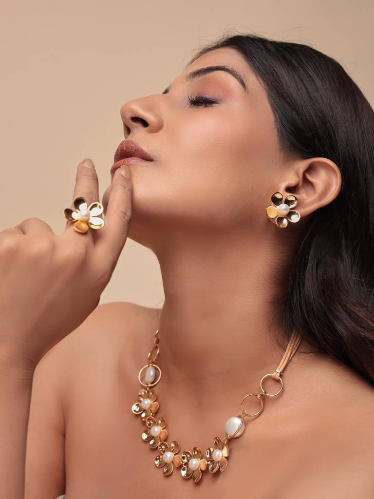 Pearly Blossom Ring : MOK-R-171