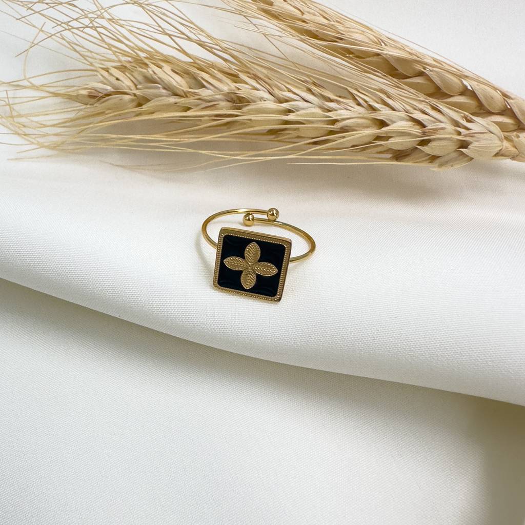 Black Brianna Ring : R-CL-3-0