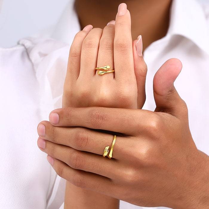 Golden Hug Me More Couple Rings : R01700