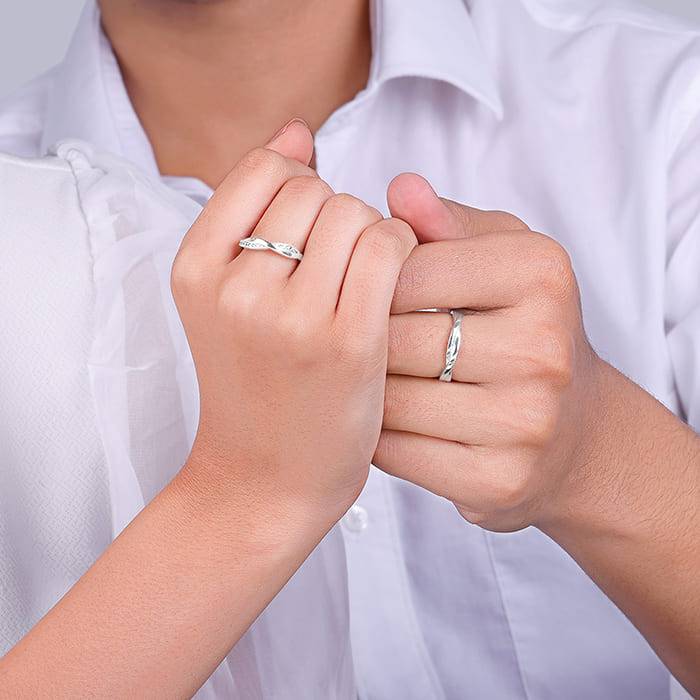 Giva 925 Sterling Silver Zirconia Twist Couple Bands,Adjustable|Gift For Valentine | Gift  : R01704