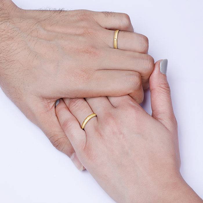 Golden Worth The Love Couple Rings : R0262