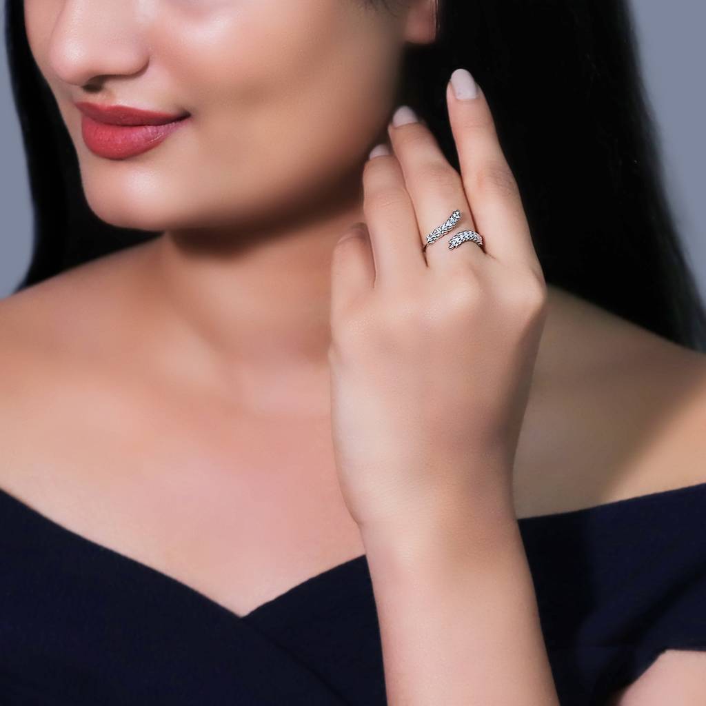 Silver Embrace Leaf Ring : R039