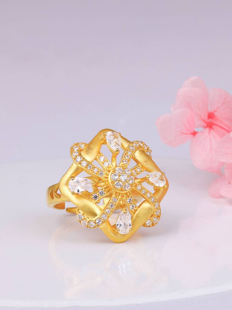 GIVA 925 Sterling Silver Golden Sparkling Cocktail Ring