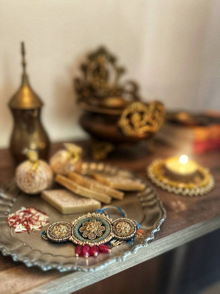 Zardozi Rakhi : R-09