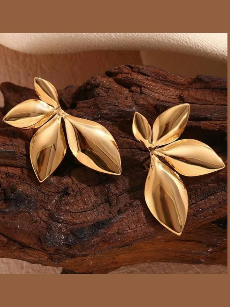 Glossy Leafy Shaped Earrings : RB-190