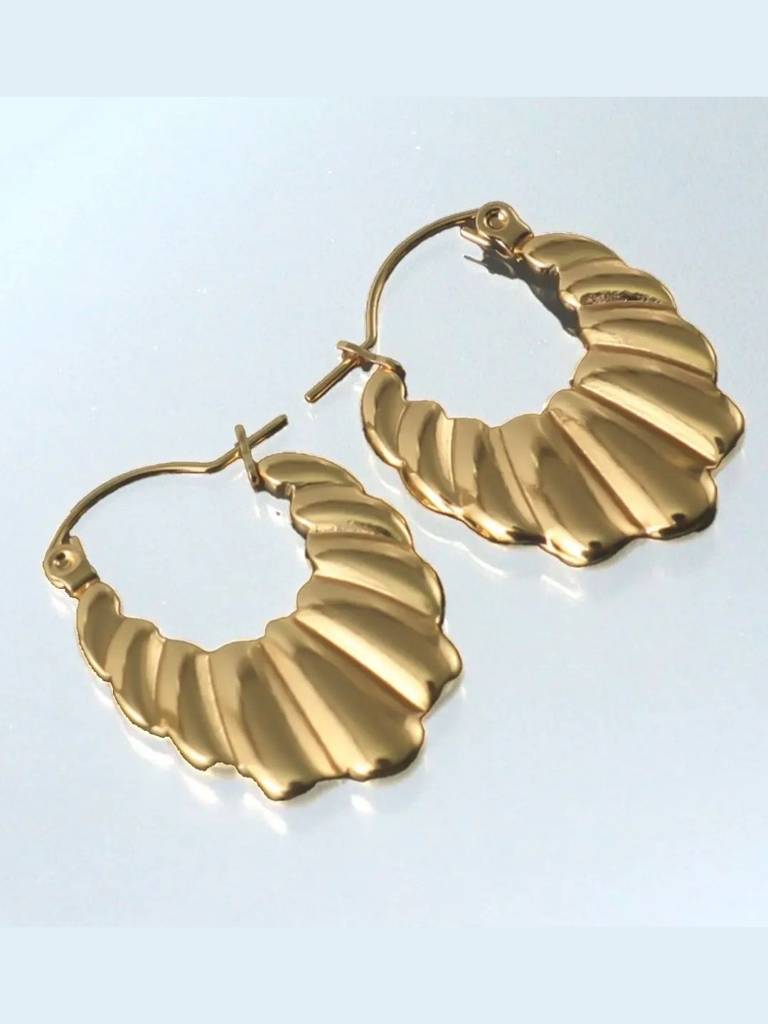 Scalloped Oval Hoop Earrings : RB-60I