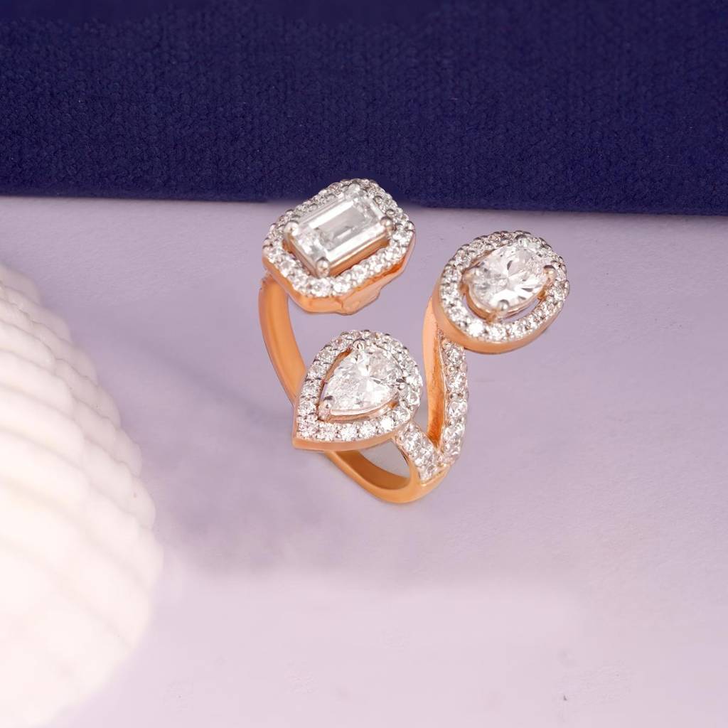 Tres Diamante Ring