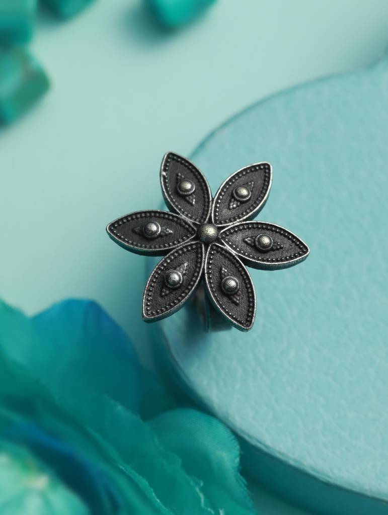 Silver-Plated Oxidized Floral-Shaped Adjustable Finger Ring : RNG-JS22-80010