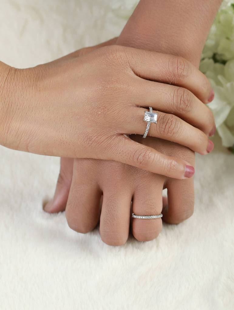 Silver-Plated Silver-Toned White Kundan-Studded Finger Ring : RNG-JS22-80032