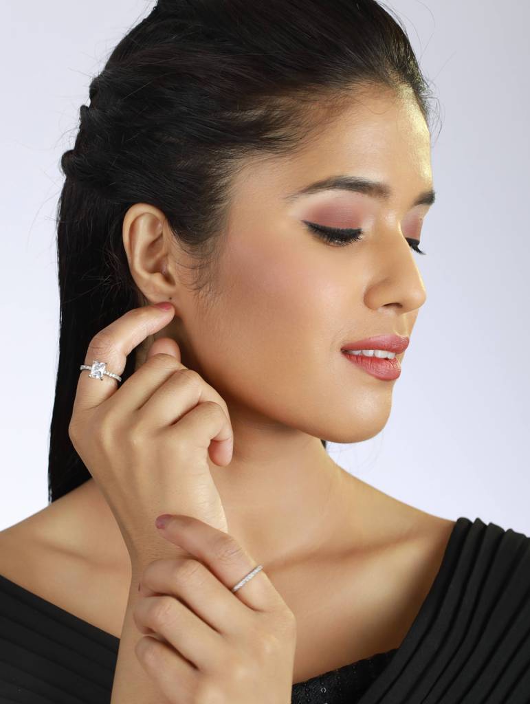 Silver-Plated Silver-Toned White Kundan-Studded Finger Ring : RNG-JS22-80032