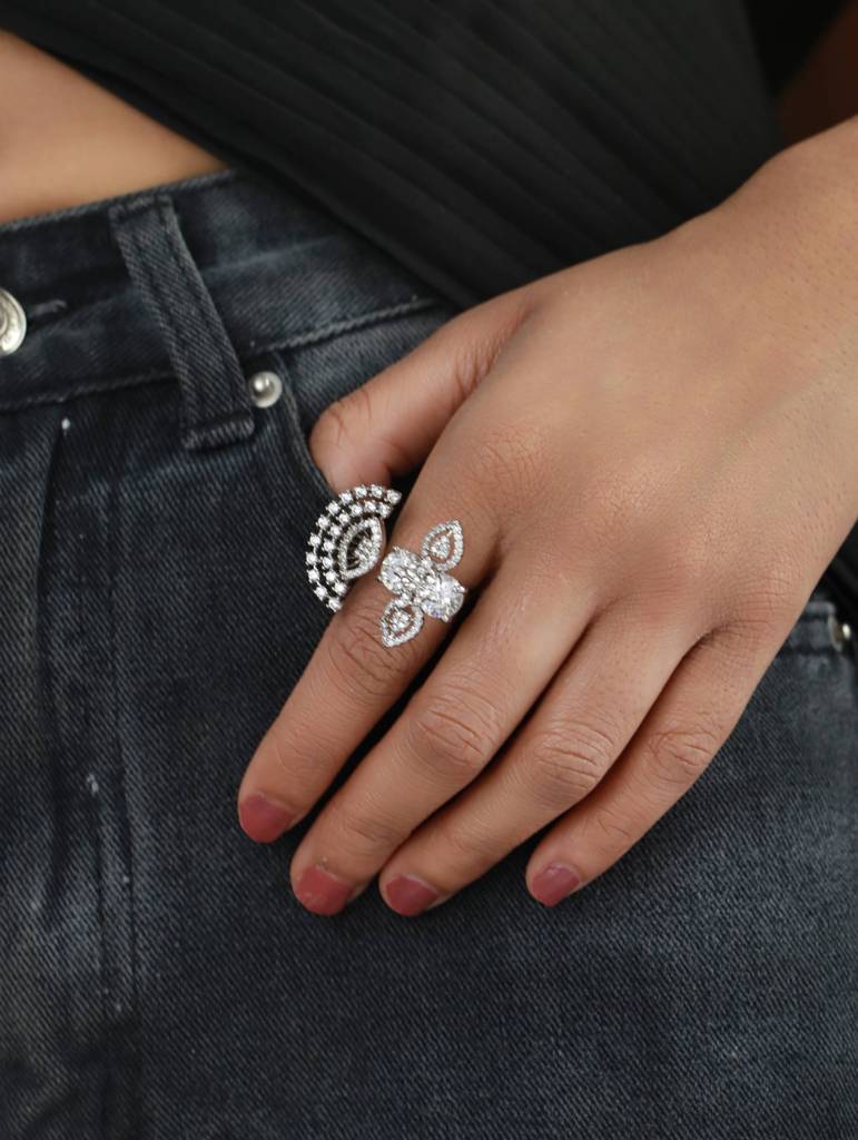 Silver-Plated White Cz-Studded Floral Shaped Adjustable Finger Ring : RNG-JS22-80035