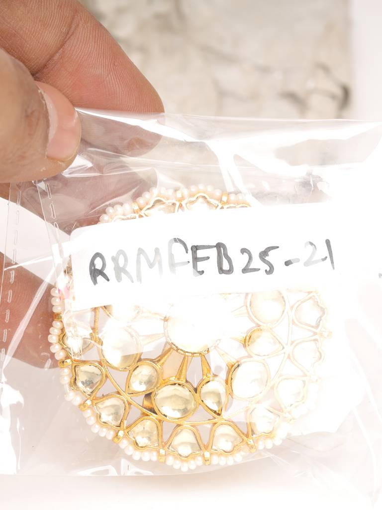 Kundan Brooch : RRFEB25-21