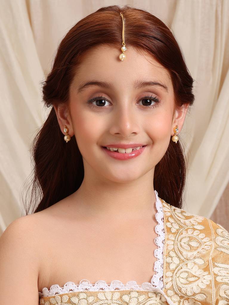 Square Shaped Kundan Stud Earrings & Maang Tikka Jewelry Set With Pearls Bead Drop In Gold Plated Brass : RRJAN25-65