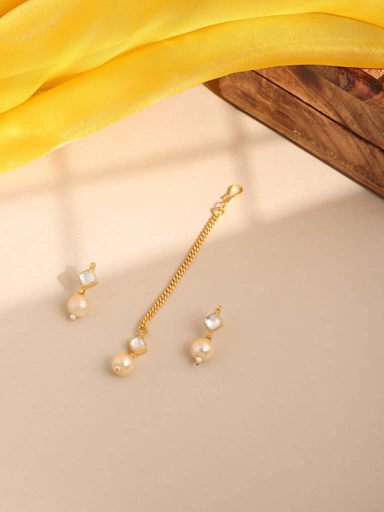 Square Shaped Kundan Stud Earrings & Maang Tikka Jewelry Set With Pearls Bead Drop In Gold Plated Brass : RRJAN25-65