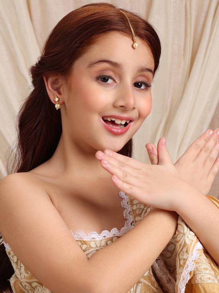 Square Shaped Kundan Stud Earrings & Maang Tikka Jewelry Set With Pearls Bead Drop In Gold Plated Brass : RRJAN25-65