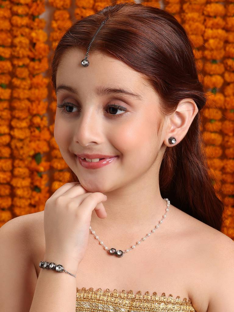 Round Kundan Necklace, Stud Earrings, Bracelet & Maang Tikka Jewelry Set In Silver Plated Brass : RRJAN25-70
