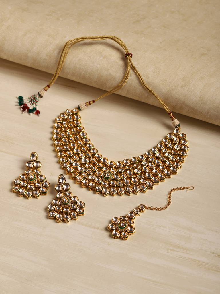 Maharani Kundan Neckpiece With Earrings And Maang Tikka : RRJULY22-101