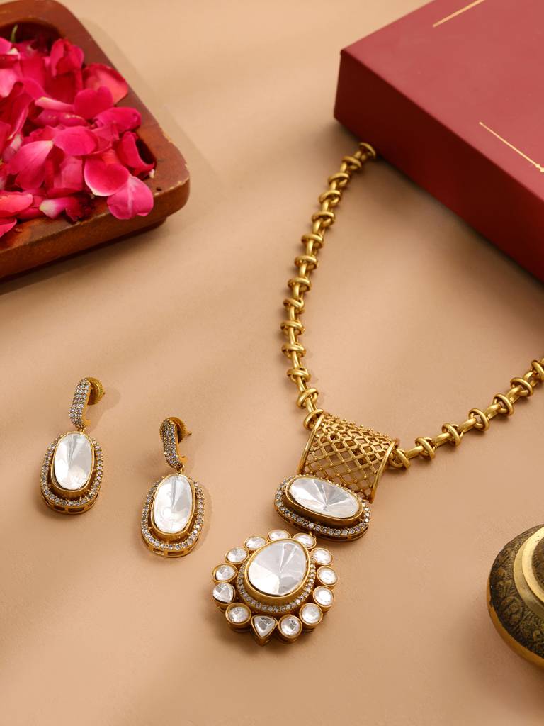 Ruby Raang Kundan Antique Finish Earrings And Necklace Set